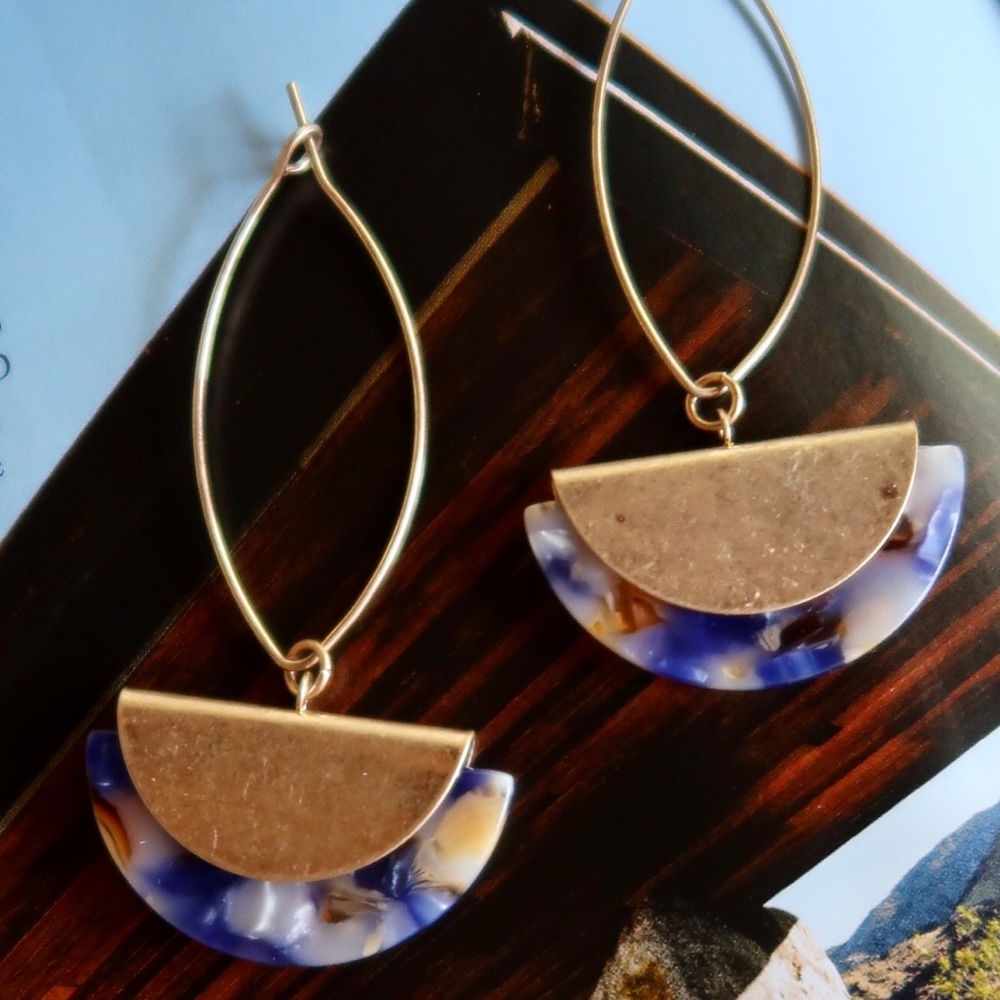 ELLIE- Marble Inspired Half Circle Earrings - Picture 3 of 6